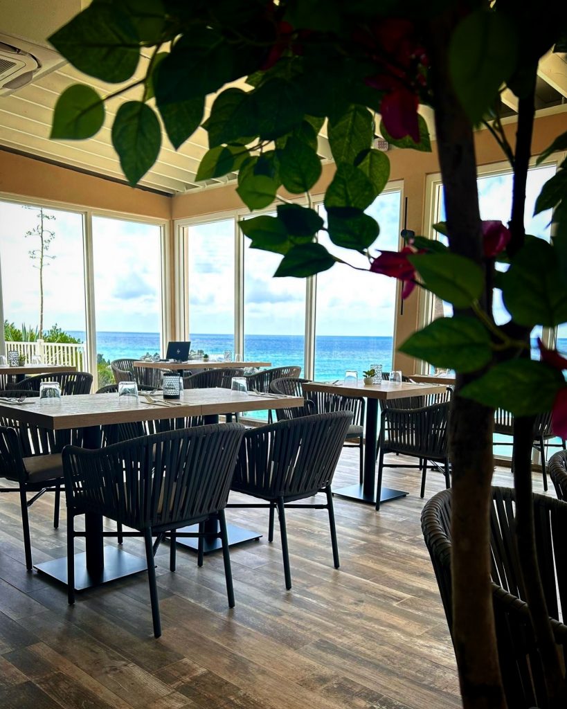 Achilles Dining Bermuda